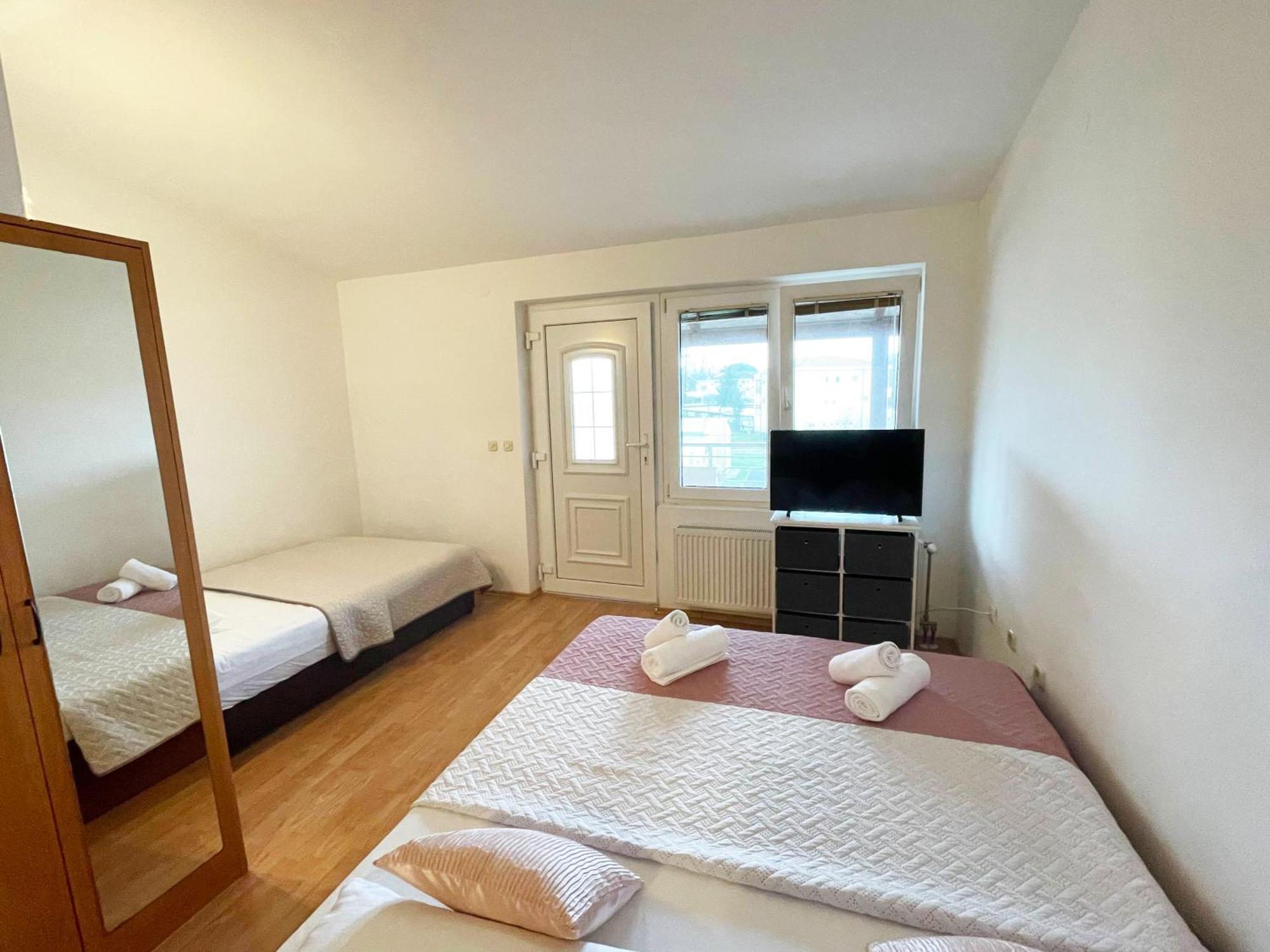 Apartments Mira Сукошан Экстерьер фото
